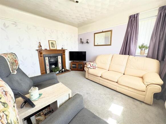 Leith Avenue, Portchester photo 5