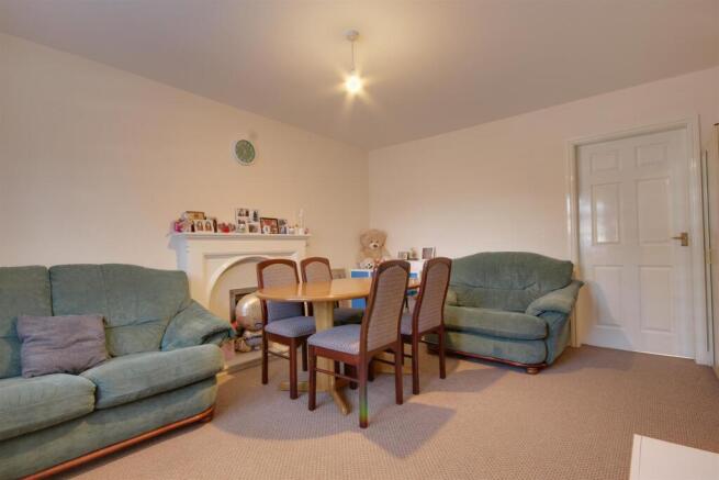3 bed Terraced for sale Image 6