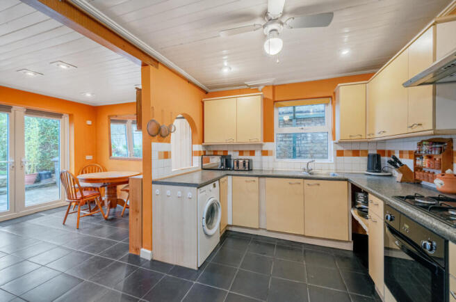 1405195-7-698b484...