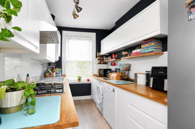 Kitchen2.jpg