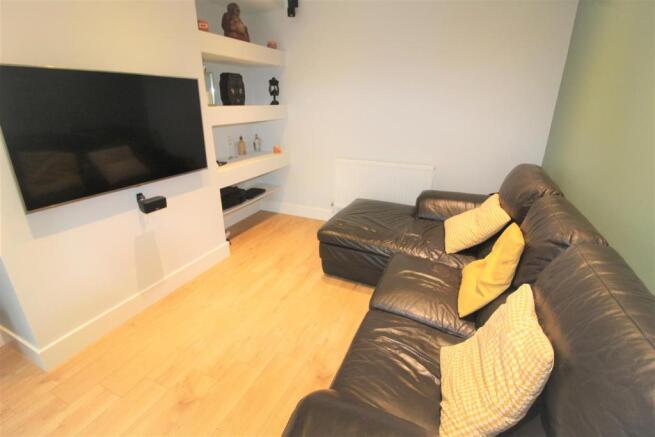 SNUG/ FAMILY ROOM