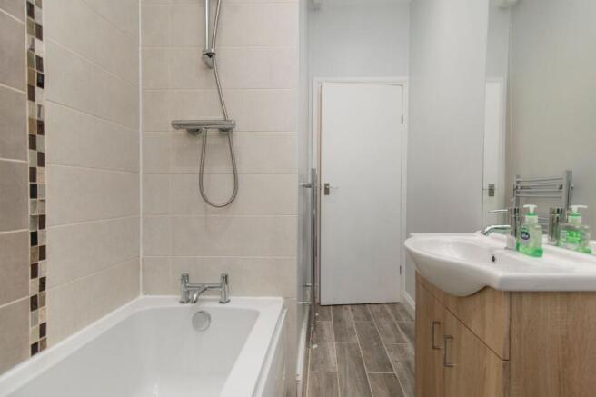 2 bed Terraced to rent Image 9