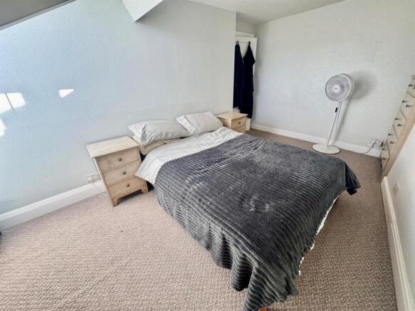2 bed Flat for sale Image 8
