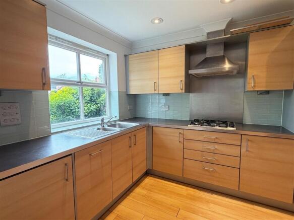 VM Kitchen2.jpg