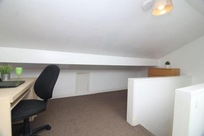 3 bed House Share to rent Image 9