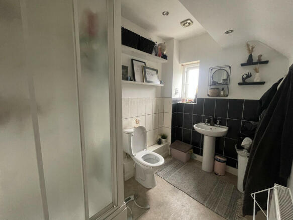 Bedroom 4 Ensuite