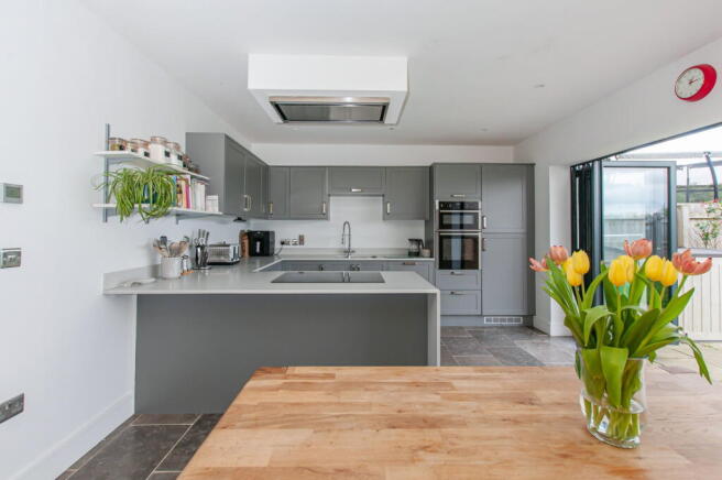 4 bed Detached for sale Image 9