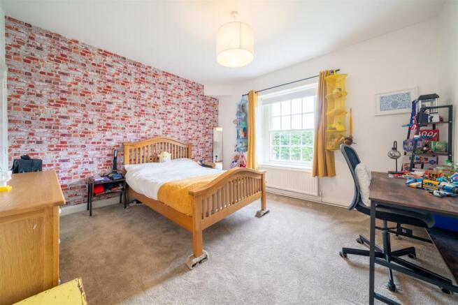 Bedroom 1.jpg