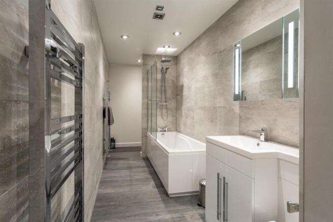 Jack and Jill En-Suite Bathroom