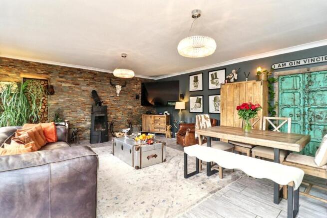 4 bed Detached for sale Image 8