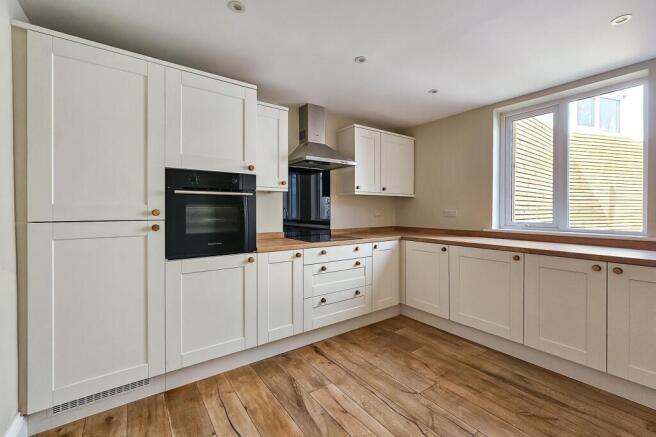 2 bed Semi-Detached for sale Image 6