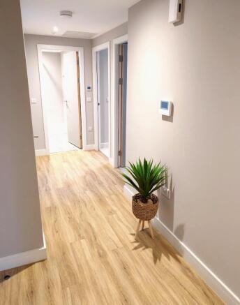 2 bed Apartment to rent Image 4
