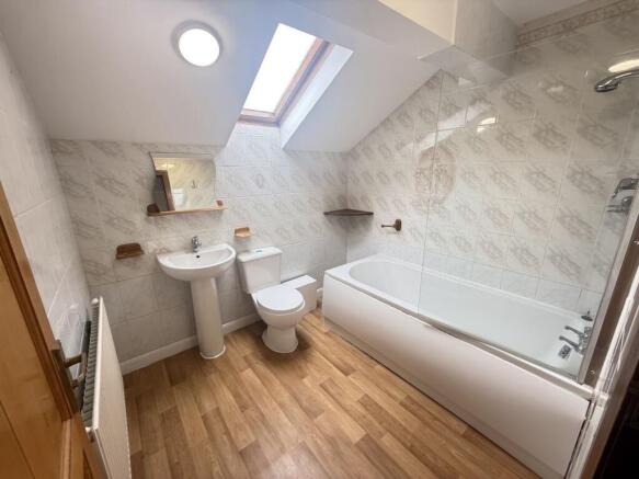 5 bed Detached to rent Image 10