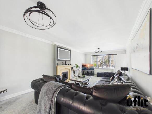 5 bed Detached for sale Image 6