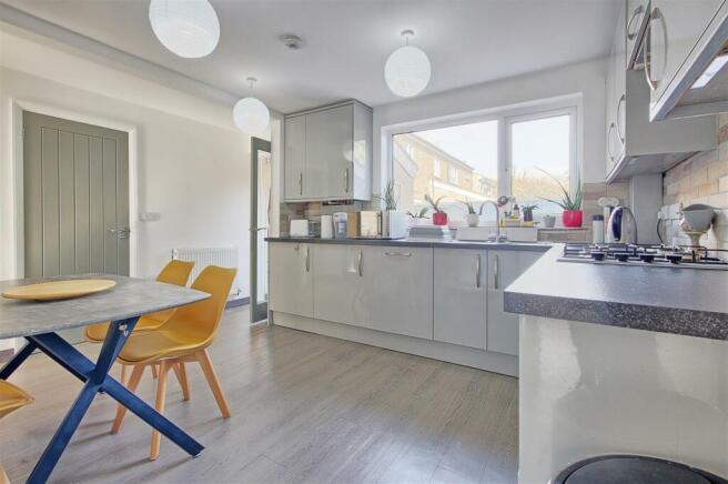 Kitchen 2.jpg