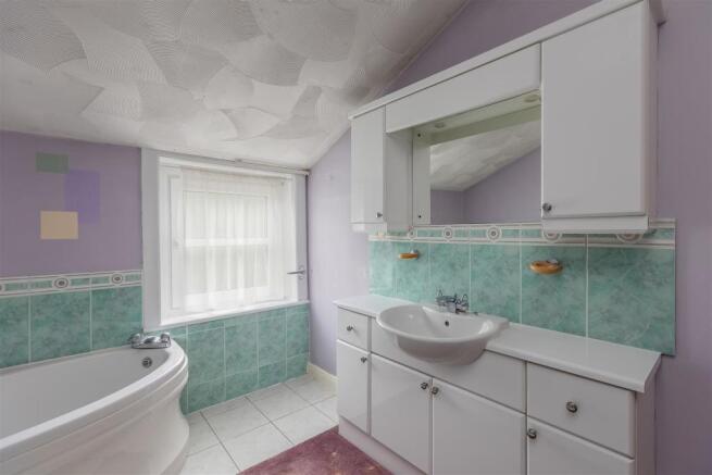 Vine Street 37-Bathroom B.jpg