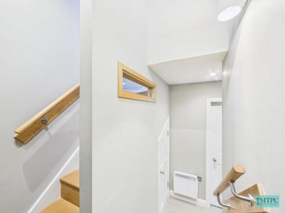 2 bed Apartment to rent Image 11