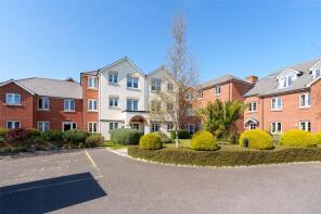 Flat 4, 75 Highfield Court, Penfold Road, Broadwater, Worthing BN14 8PE
