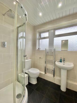 Gardner Rd - bathroo