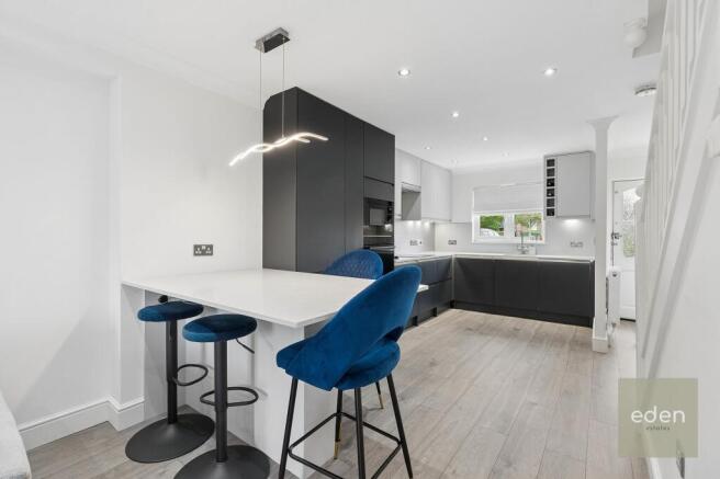 KITCHEN/FAMILY ROOM