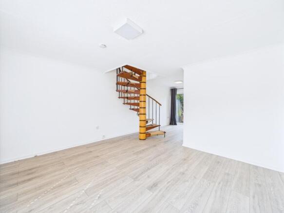 CAM01909G0-PR0345-STILL007