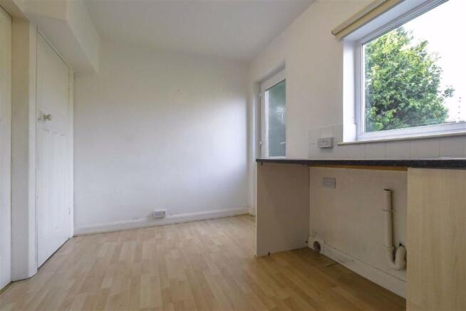 Kitchen (Alternative View)