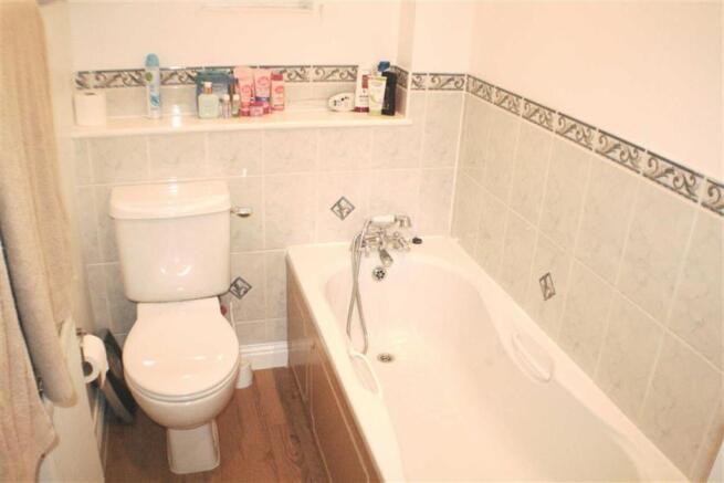 FAMILY BATHROOM: