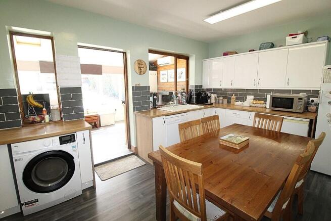 4 bed Semi-Detached for sale Image 5