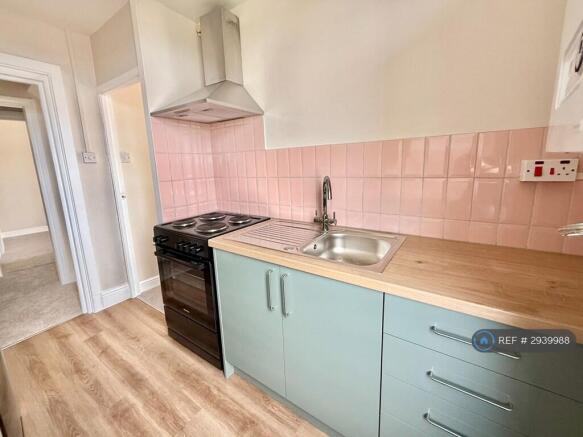 2 bed Maisonette to rent Image 4