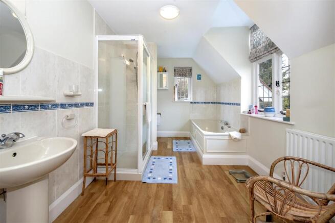 12Bathroom.jpg