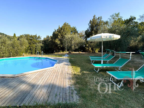 0157CASALE OLIVETO.j