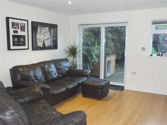 LIVING/DINING ROOM