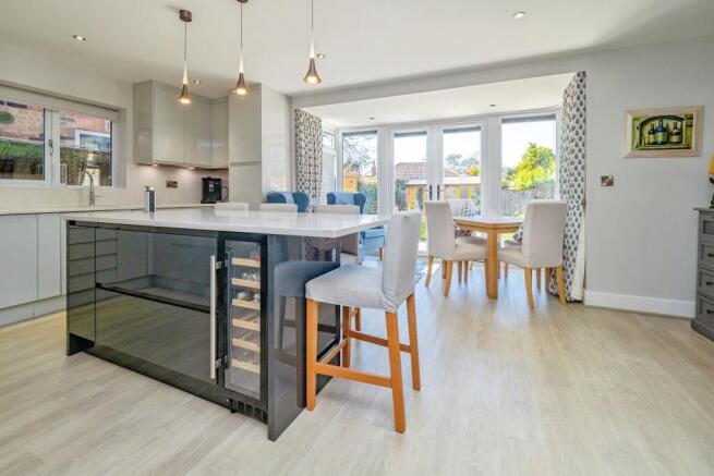 4 bed Detached for sale Image 6