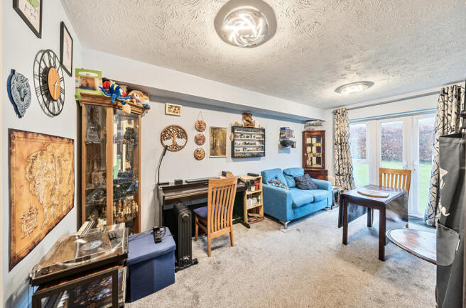 1385752-7-692d8ff...