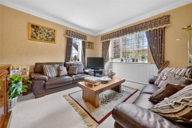 6 bed Detached for sale Image 7