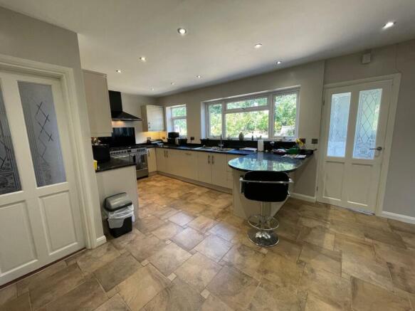 KITCHEN/BREAKFAST ROOM