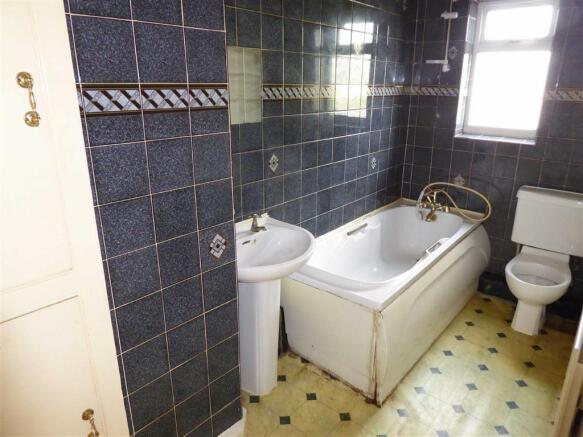 Bathroom / WC: