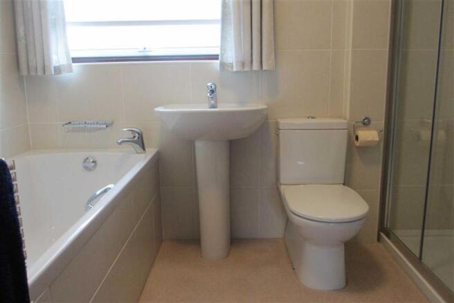 FAMILY BATHROOM/WC