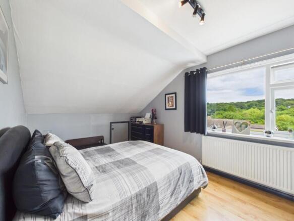 4 bed House for sale Image 10
