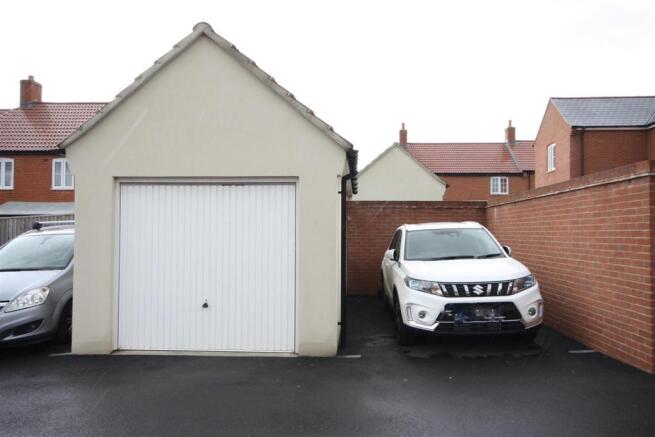 Garage & Parking