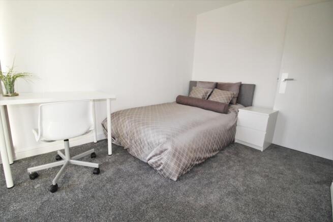3 bed Flat to rent Image 9