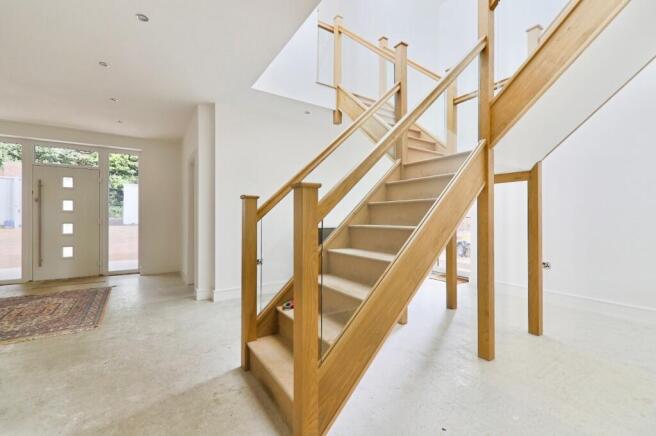 5 bed Detached for sale Image 10