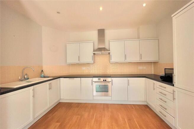 Flat 2 The Mill, Coaters Lane, Wooburn Green, High Wycombe, Buckinghamshire, HP10 0FN photo 4