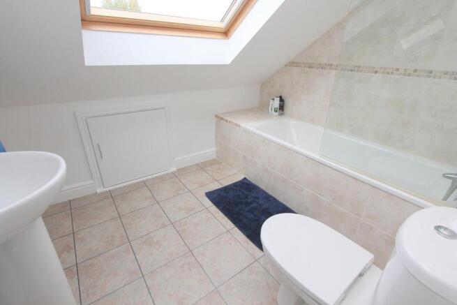 BED 5 ENSUITE.JPG