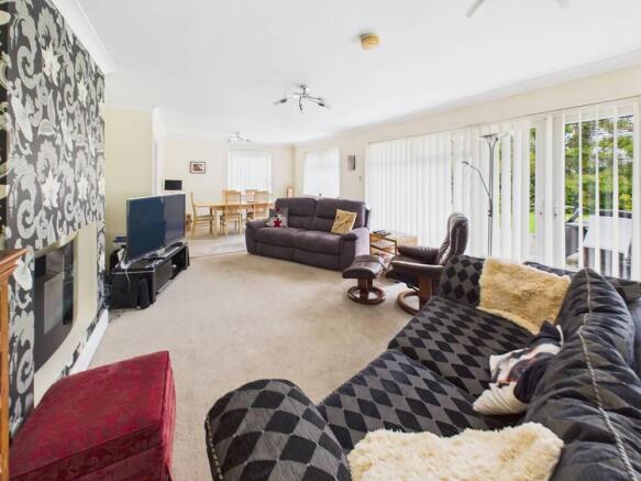 4 bed Detached for sale Image 4