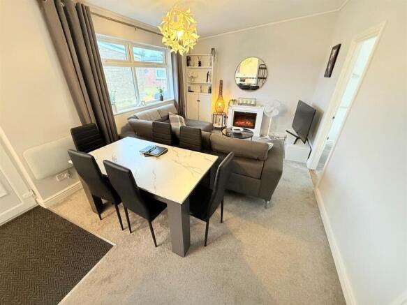 Lounge/Dining Room