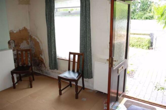 FRONT SITTING ROOM