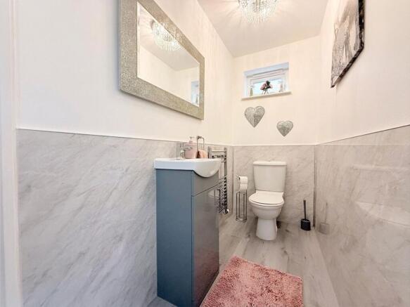 5 bed Detached for sale Image 11