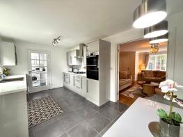 47, Sanders Close, Swindon SN2 7AA