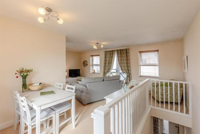 Kittiwake Drive, Portishead Dining Living.jpg